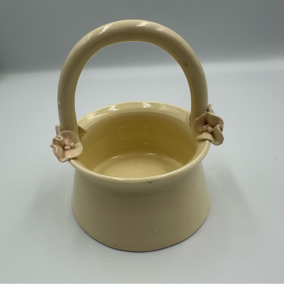 EUC Meg Scott Signed Vintage Cream Ceramic Basket with Pink Floral Accents EUC Meg Scott Signed Vintage Cream Ceramic Basket with Pink Floral Accents