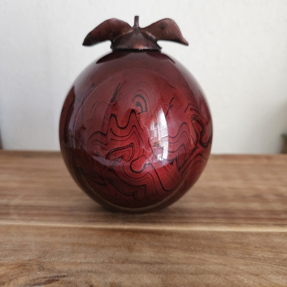 Glass apple red black swirl pattern bronze tone leaf stem decor Glass apple red black swirl pattern bronze tone leaf stem decor