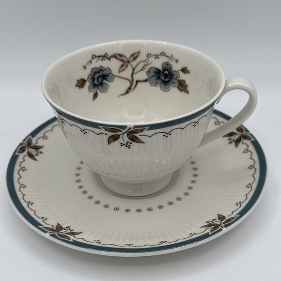 ROYAL DOULTON OLD COLONY TEACUP AND SAUCER SET OF 4 ROYAL DOULTON OLD COLONY TEACUP AND SAUCER SET OF 4
