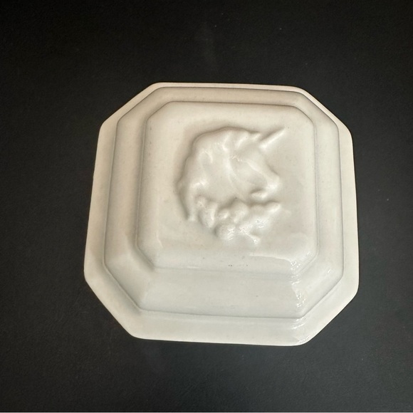 Vintage Unicorn Trinket Box White Raised ceramic Glazed Rare with Lid Vintage Unicorn Trinket Box White Raised ceramic Glazed Rare with Lid