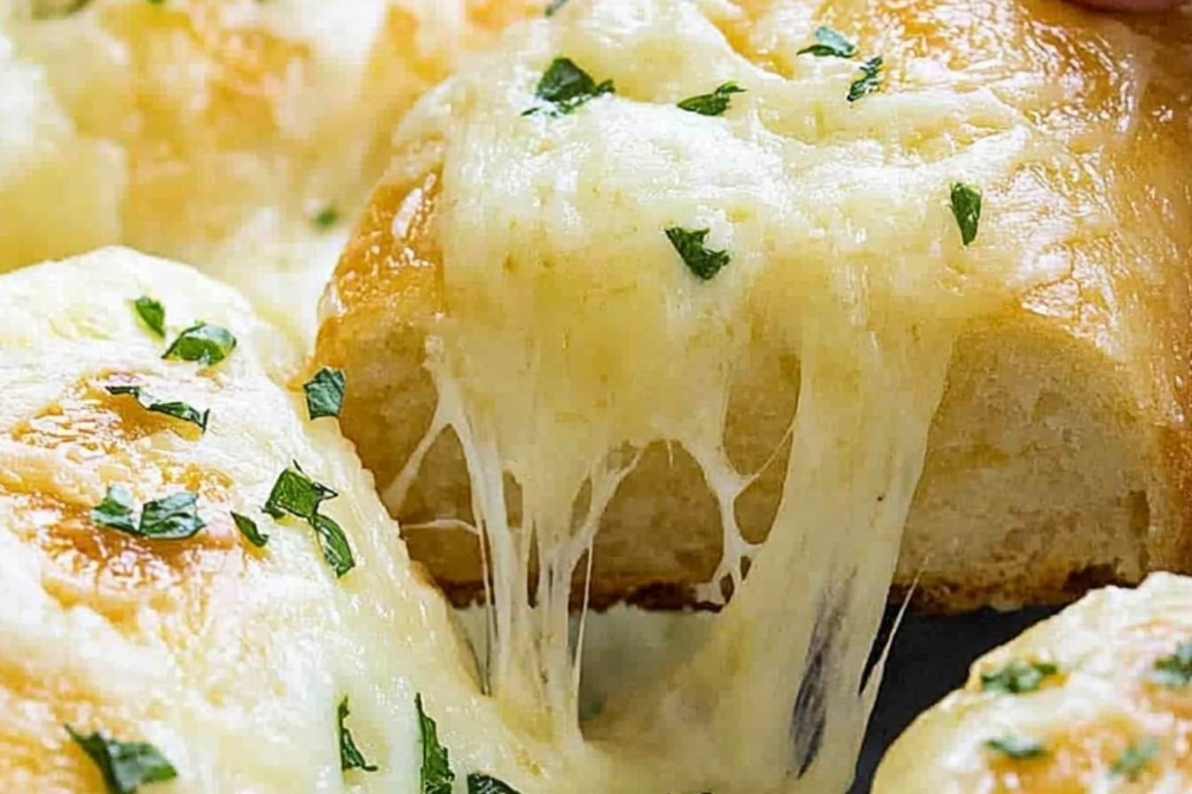 Ultimate Cheesy Garlic Bread Recipe