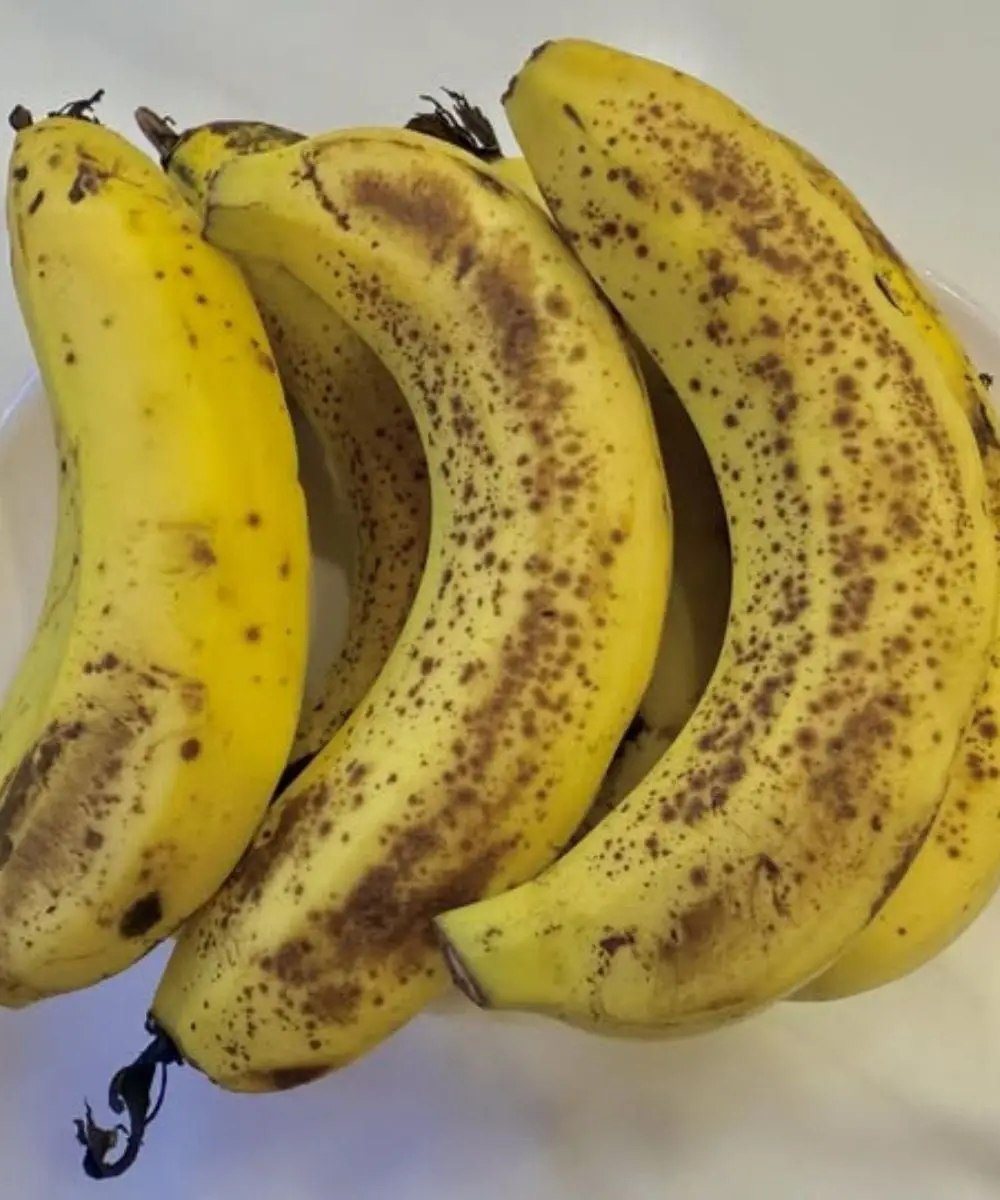Doctors reveal that eating bananas at night leads to